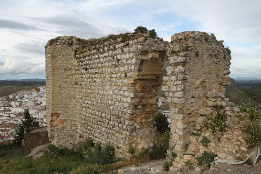 Mauerreste der Burg von Teba